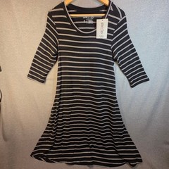NWT! Latched Mama Nursing Dress Medium Black White Striped Tie Back 3/4 Sleeve