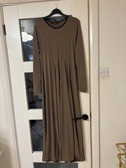 Brown Abaya – Size 50 (Medium/Large) – 120cm Length – Brand New, Never Worn