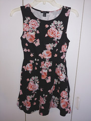 FOREVER 21 GIRL&rsquo;S SLEEVELESS BLACK/FLORAL KNIT DRESS-S-COTTON/SPANDEX-CUTE