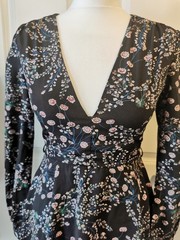 GLAMOROUS BLACK FLORAL PRINT FIT & FLARE SHORT DRESS SIZE 8 PETITE V-NECK LINED