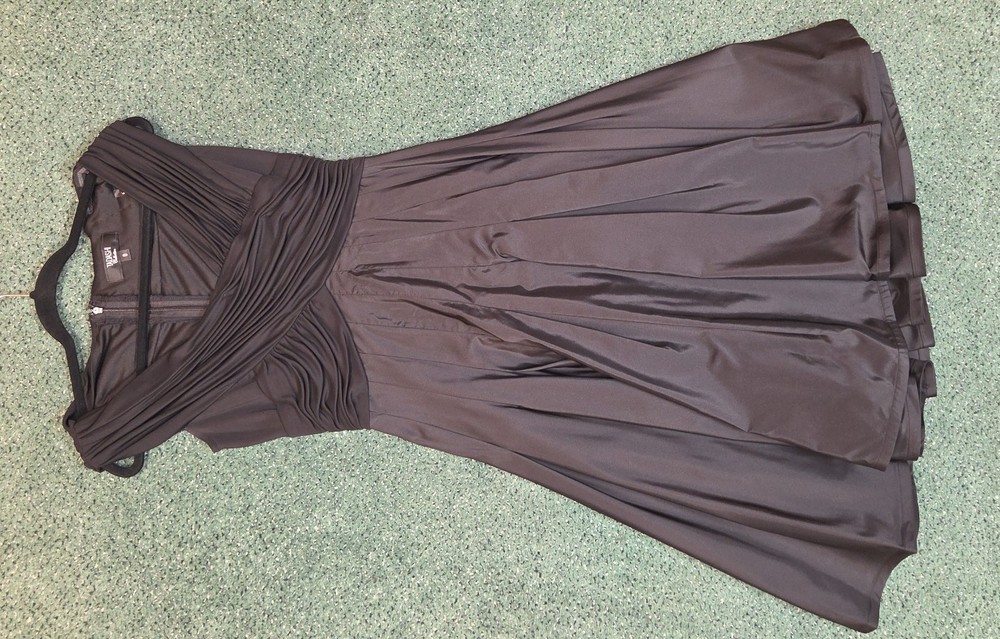 Cocktail dress, Tadashi Collection size 8, black used in good condition.