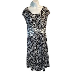 Lands End Knee Length Floral Pull Over Knit Sheath Dress Black White 10 or M