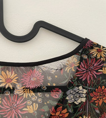 Cinq a Sept black floral silk mini dress size 8, v-neck, black ribbon accent