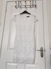 « Select » Women&rsquo;s elegant white lace dress, size 8