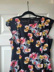 Ladies Size M DRESS from APRICOTBLACK FLOWERY pattern Capped Sleeves