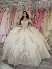 Luxury Tassel Off Shoulder Quinceanera Dress Glitter Lace Appliques Ball Gowns