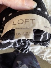 LOFT Petite XS Black White Dot Shift Dress Short Sleeve V Neck Padded Shoulder