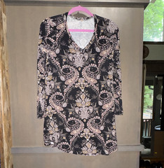 Coppana Women’s M Black/Pink/Gray/Gold Paisley Knit Stretch V-Neck Shift Knee