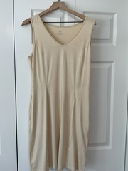Zuda Beige Solid V-Neck Sleeveless Stretch Knit Pocket Knee Shift Dress M