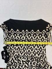 Just Taylor B&W geometric sleeveless business dress Women’s Size 6 Elegant
