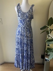 Blue/White Floral Maxi Dress M Scoop Neck Strappy Sleeveless Lined Tiered