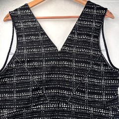 TART Sleeveless Black & White Dot Sheath Dress Sz 1X V‑Neck Polished OfficeWear