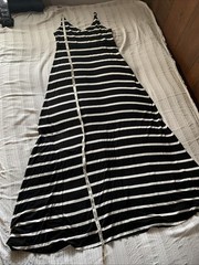 FOREVER 21 Large Striped Blck & White Long Dress CUTE